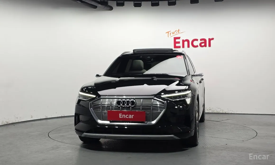 Фото 3 - Audi e-tron