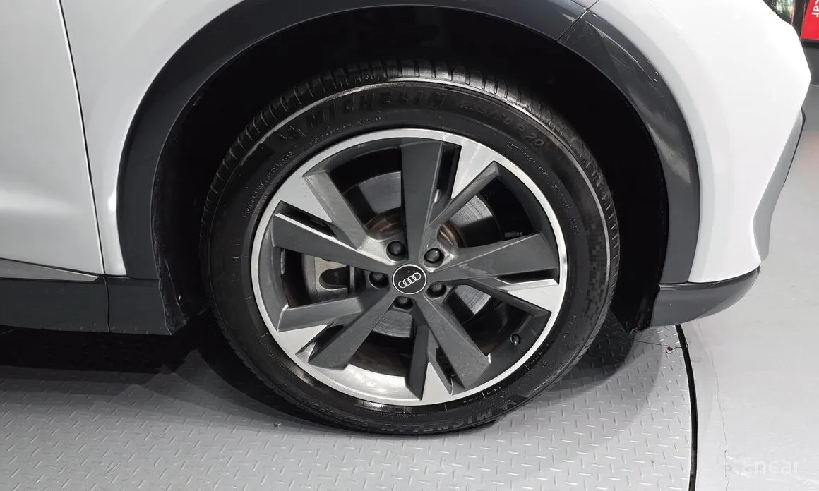 Фото 5 - Audi Q4 e-tron