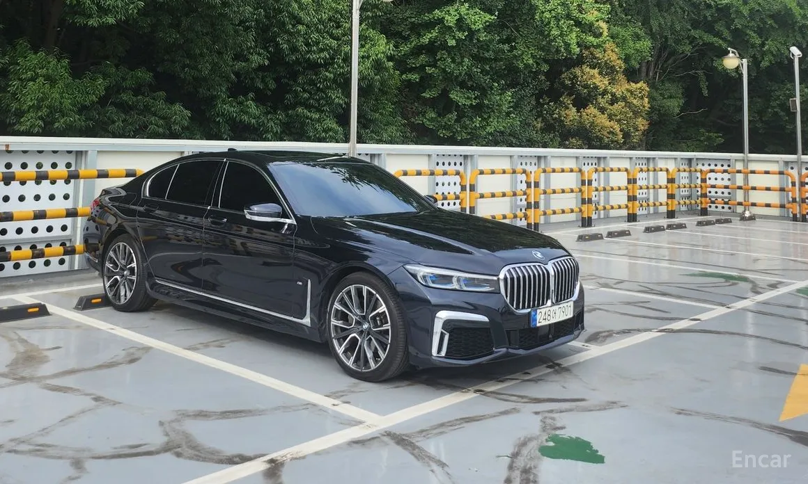 Фото 2 - BMW 7 Series