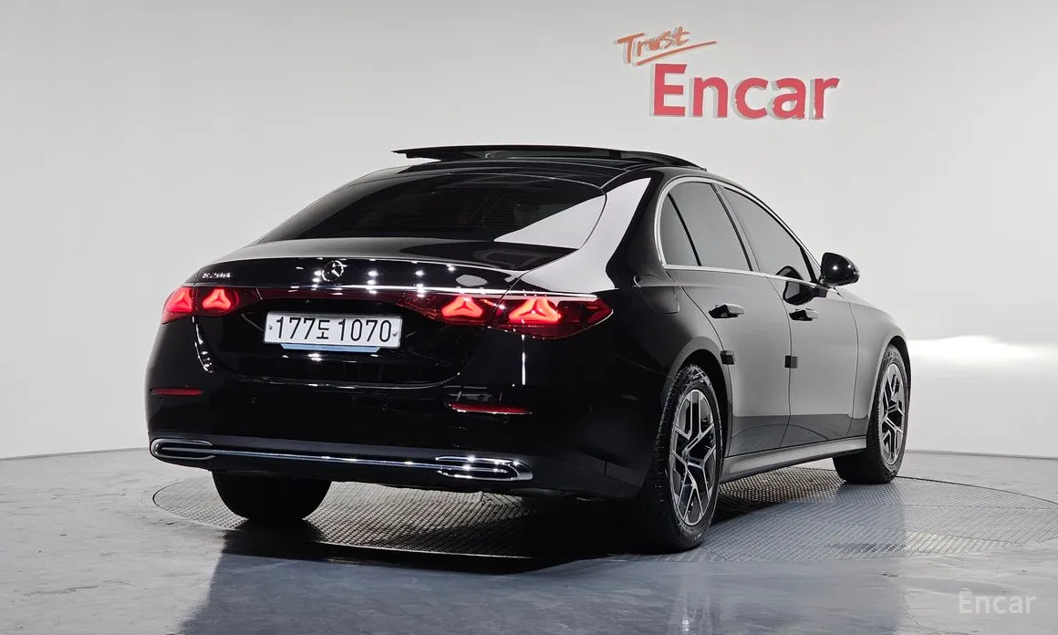 Фото 2 - Mercedes-Benz E-Class