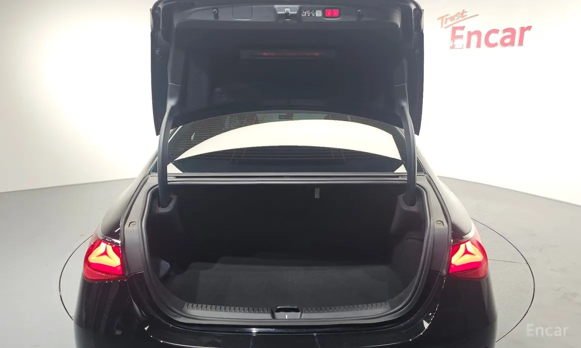 Фото 20 - Mercedes-Benz E-Class