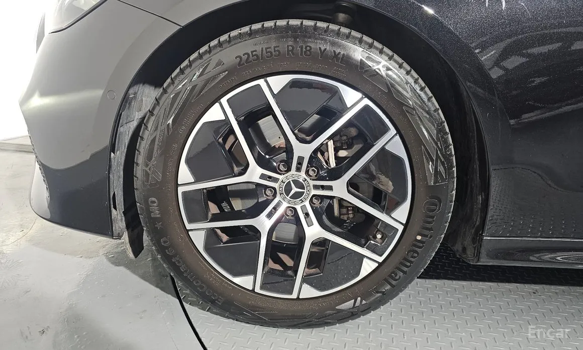 Фото 5 - Mercedes-Benz E-Class