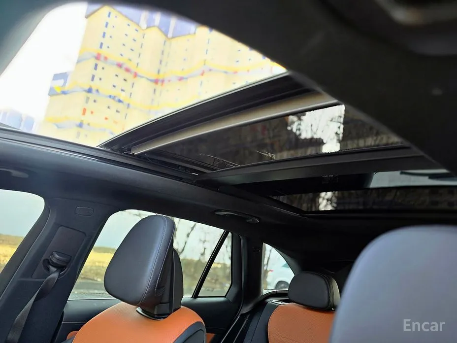 Photo 17 - Mercedes-Benz GLC-Class