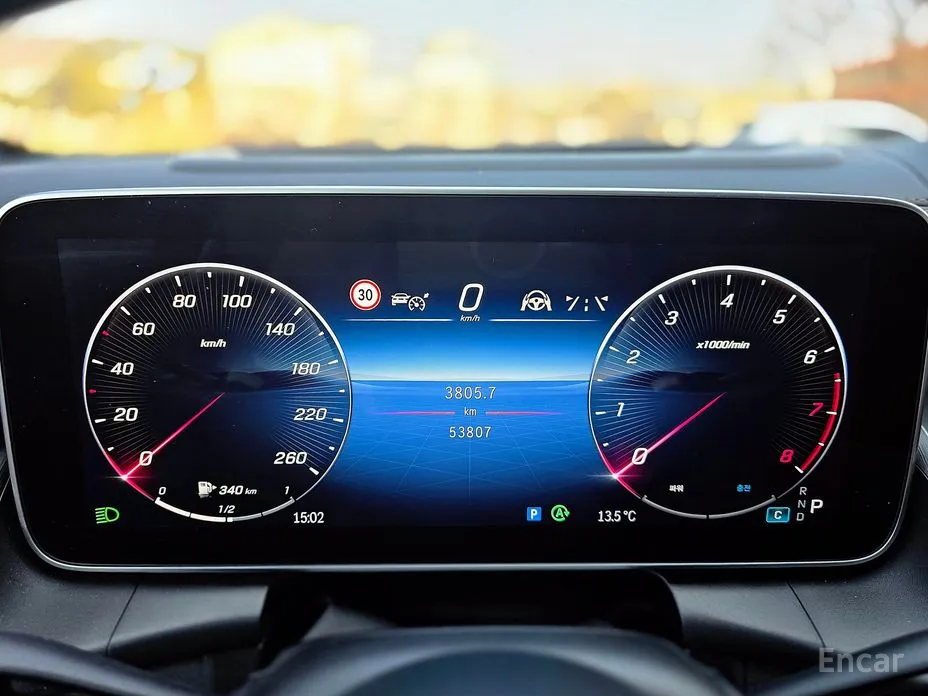 Photo 8 - Mercedes-Benz GLC-Class