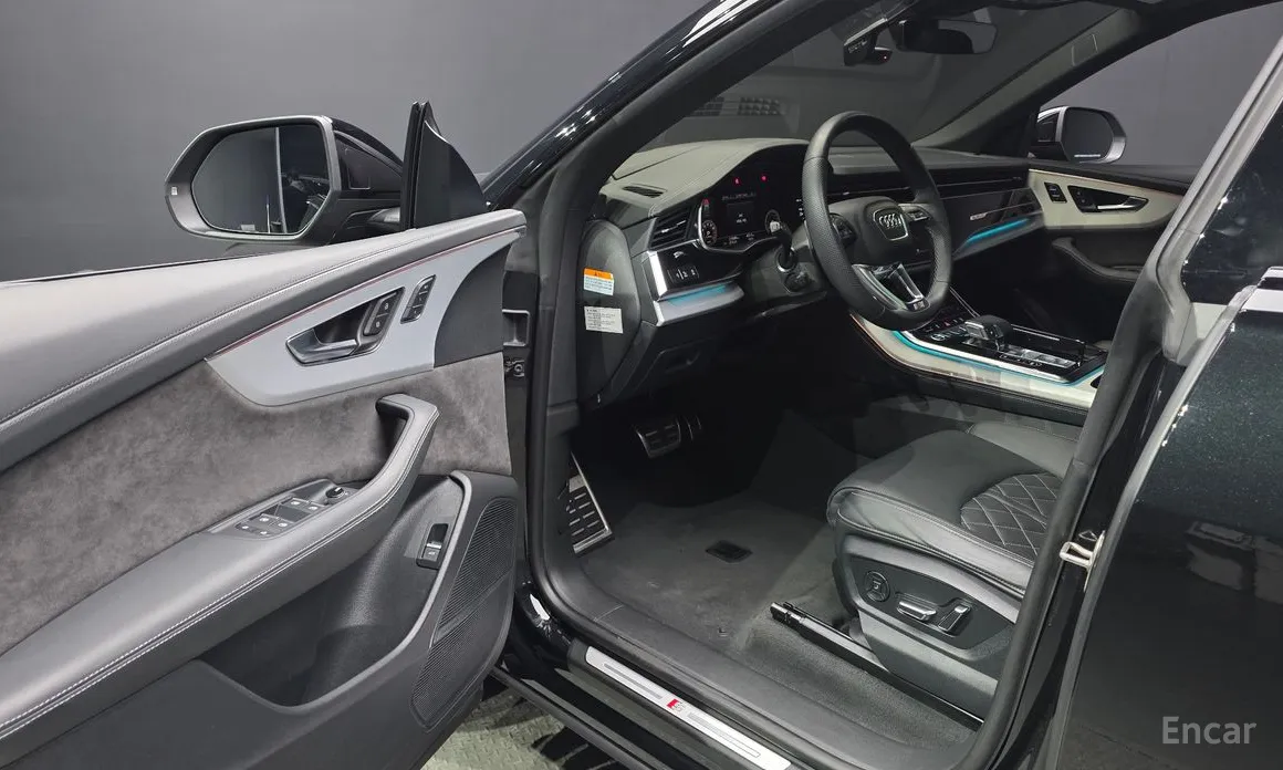 Фото 10 - Audi Q8