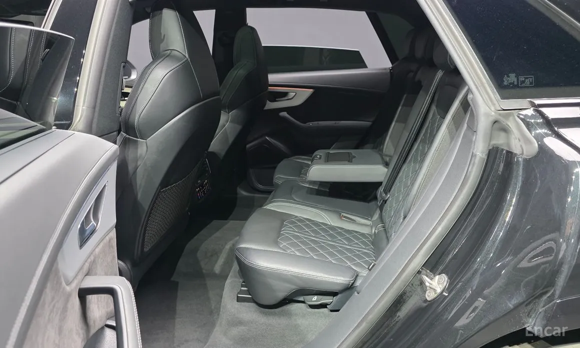 Фото 12 - Audi Q8