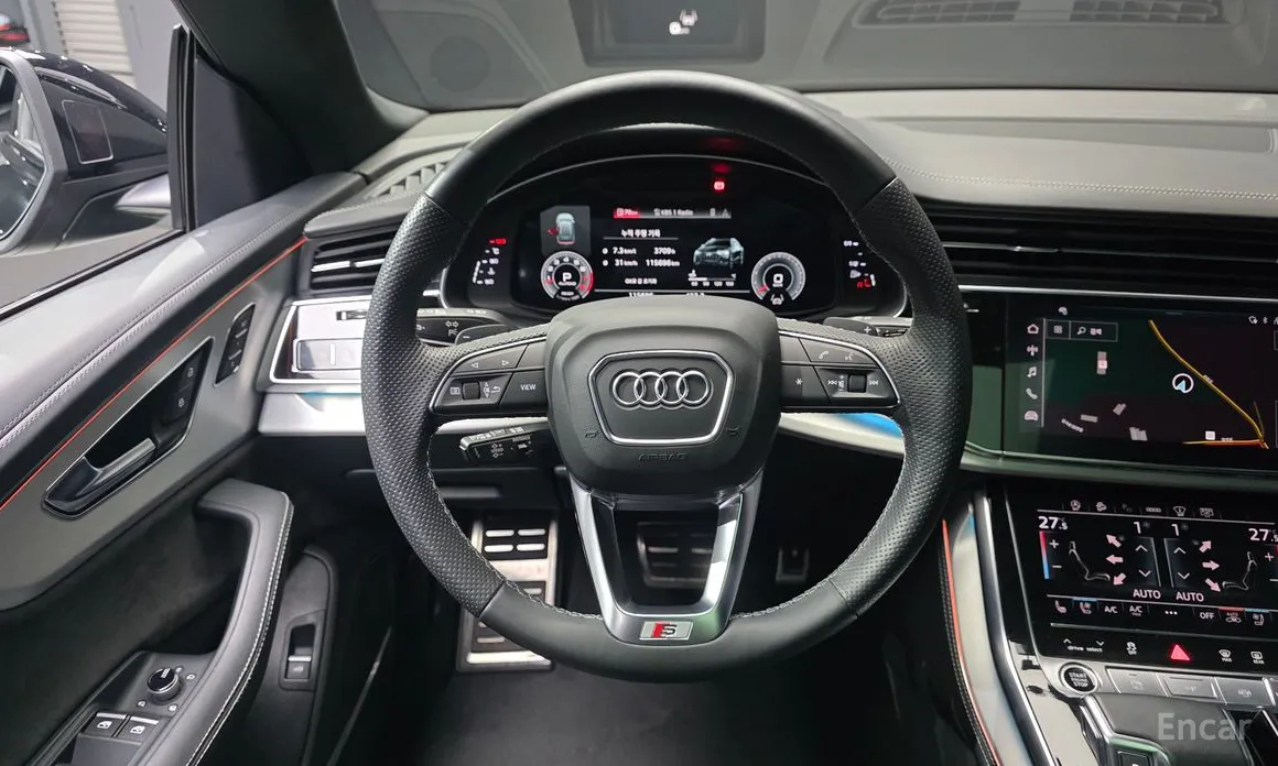 Фото 13 - Audi Q8