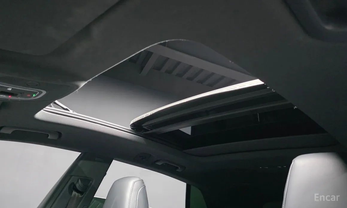 Фото 19 - Audi Q8