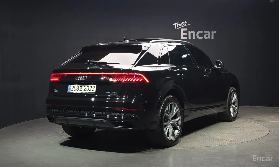 Фото 2 - Audi Q8