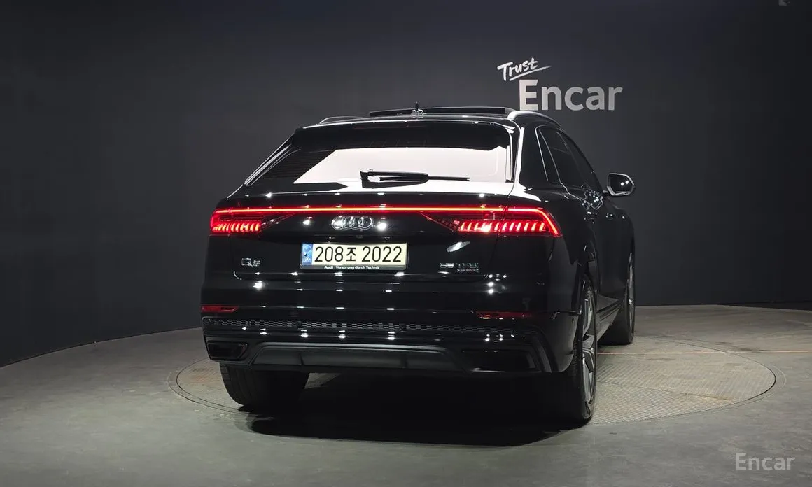 Фото 4 - Audi Q8