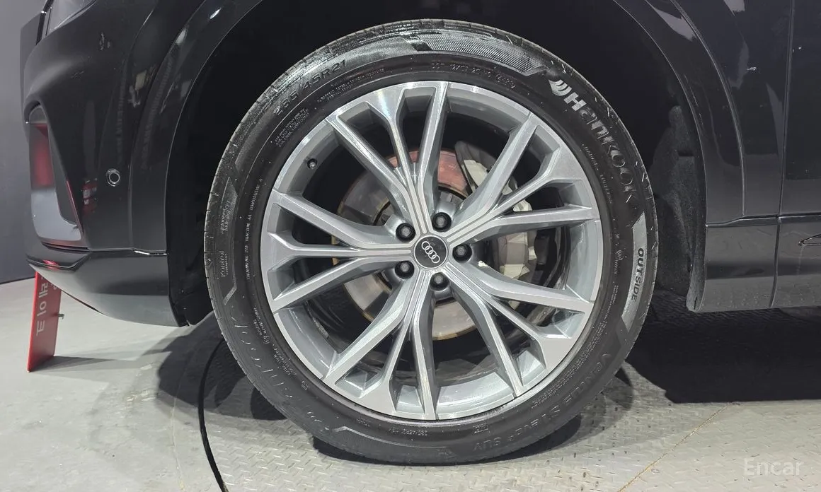 Фото 5 - Audi Q8