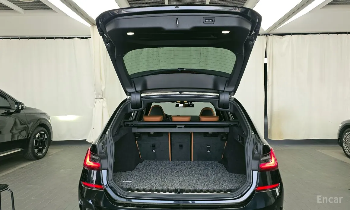 Photo 20 - BMW 3 Series