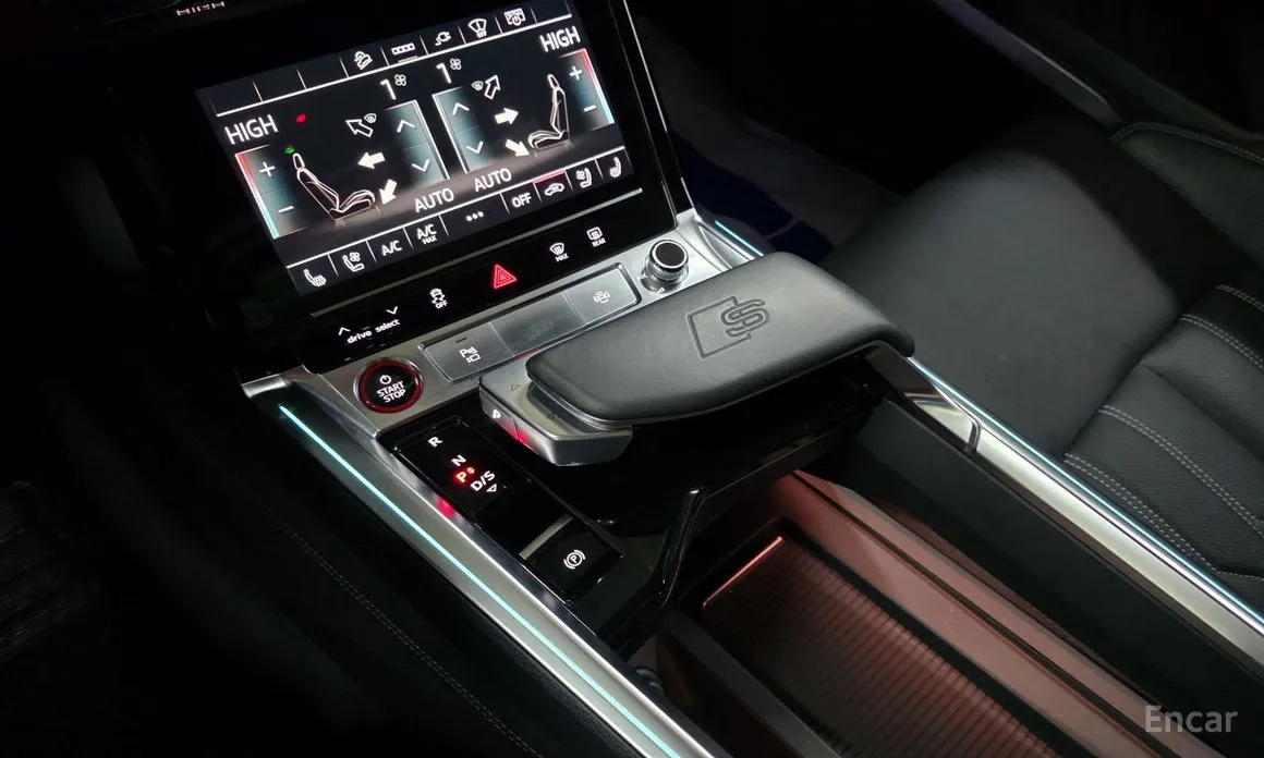 Фото 16 - Audi e-tron