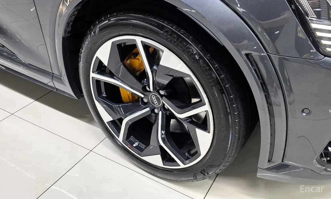 Фото 20 - Audi e-tron