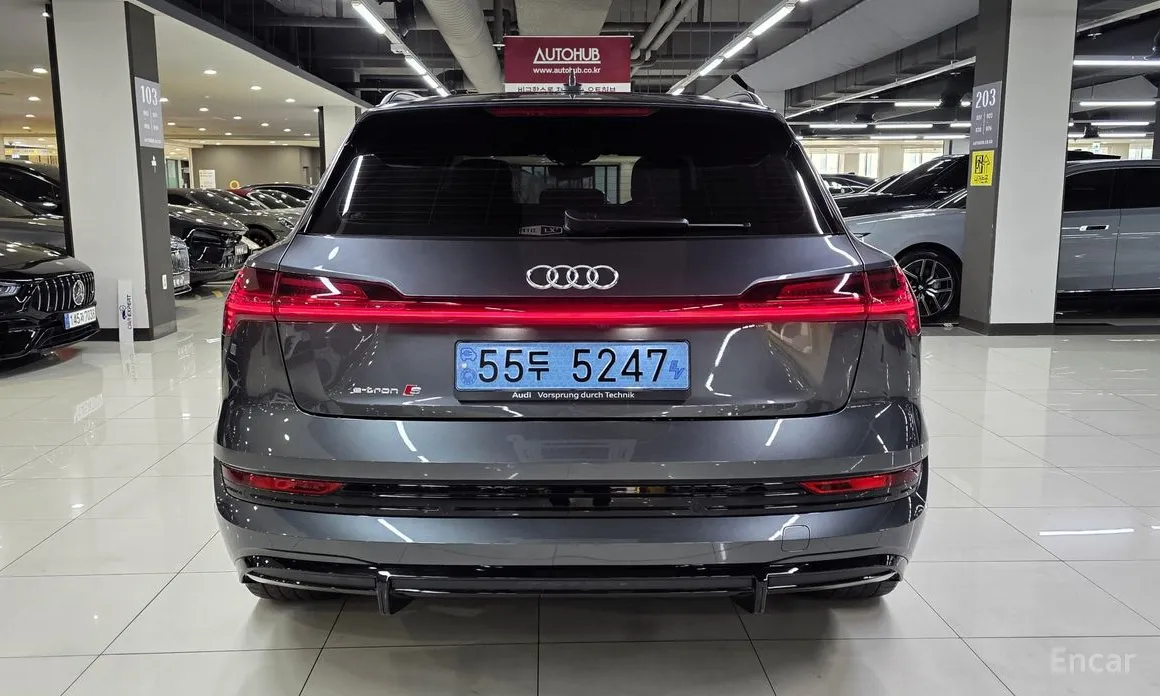 Фото 4 - Audi e-tron