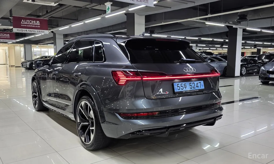 Фото 5 - Audi e-tron