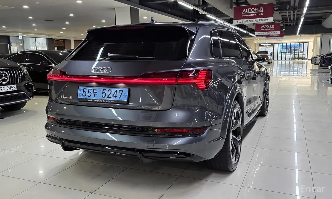 Фото 6 - Audi e-tron