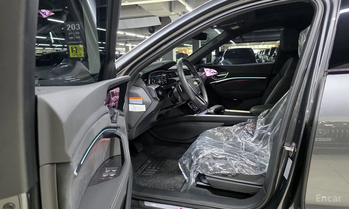 Фото 9 - Audi e-tron