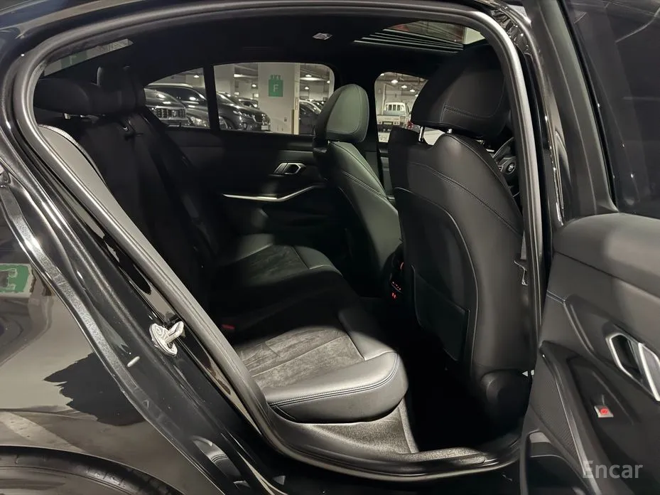 Photo 10 - BMW 3 Series