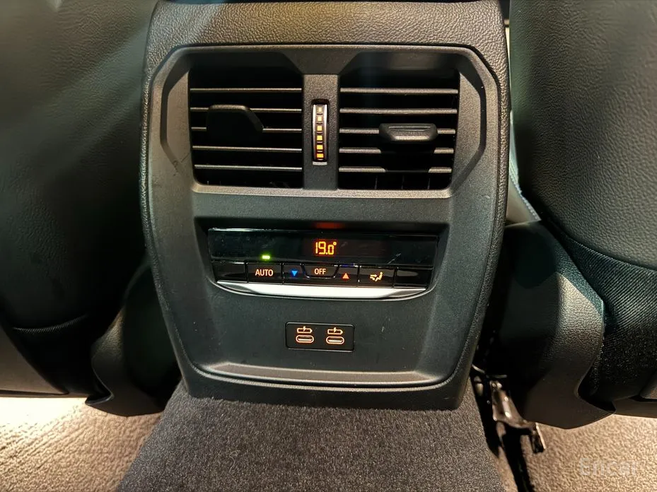 Photo 16 - BMW 3 Series