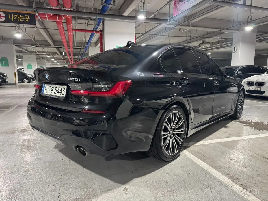 Photo 2 - BMW 3 Series