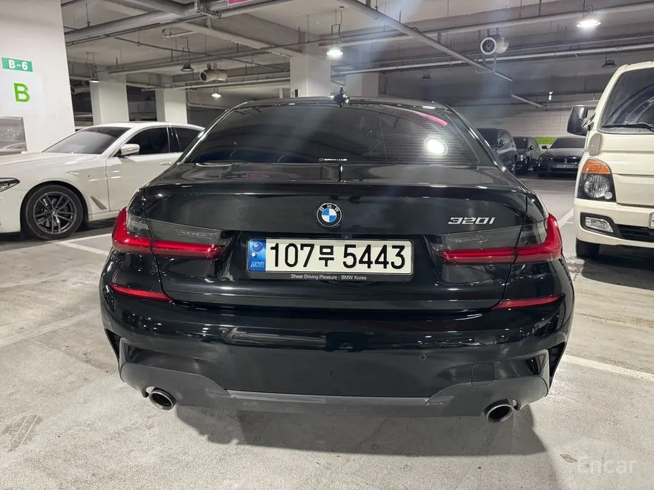 Photo 4 - BMW 3 Series