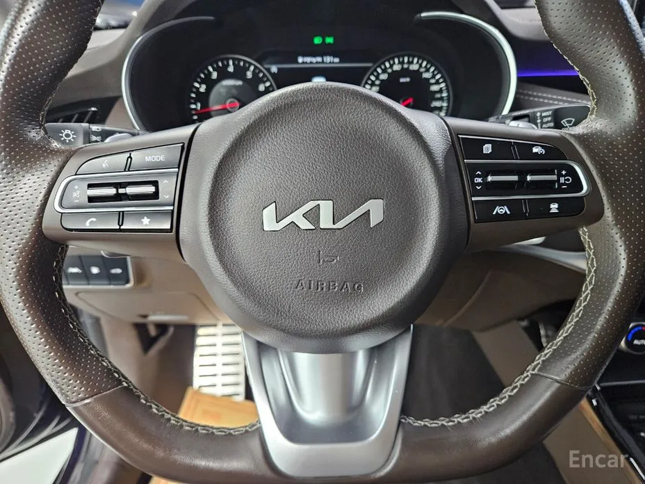 Фото 14 - Kia Stinger