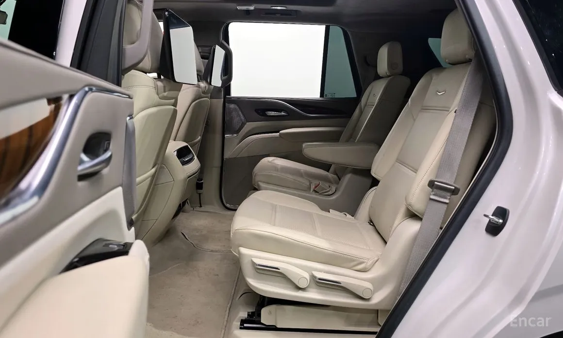 Фото 12 - Cadillac Escalade