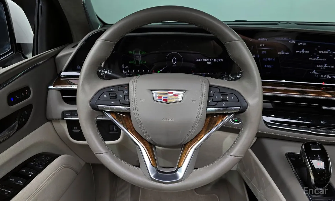 Фото 13 - Cadillac Escalade