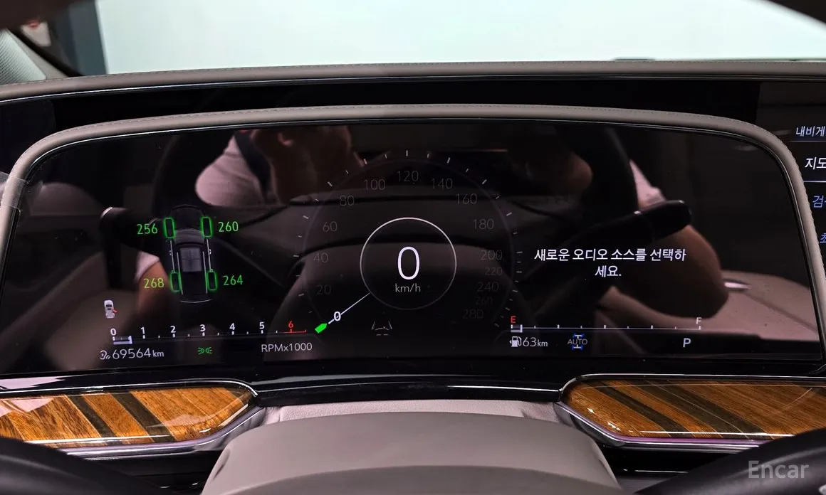 Фото 8 - Cadillac Escalade