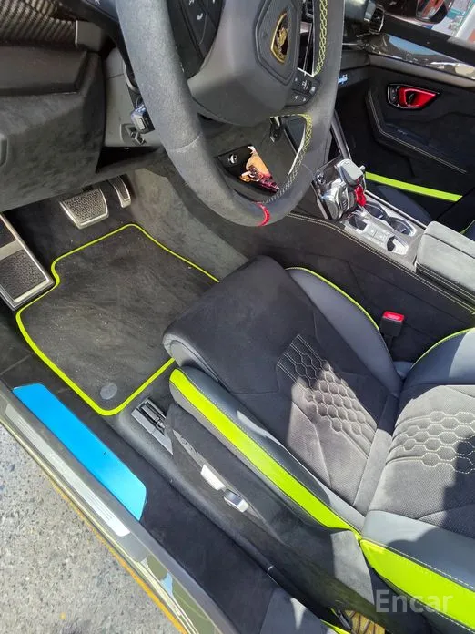 Фото 11 - Lamborghini Urus