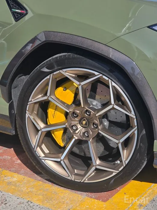 Фото 6 - Lamborghini Urus