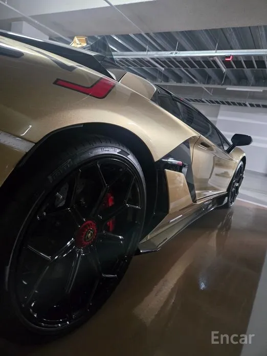 Фото 6 - Lamborghini Aventador