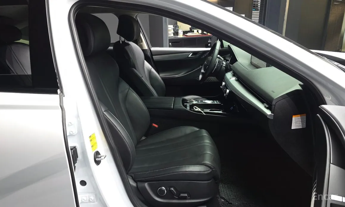 Фото 11 - Genesis G80