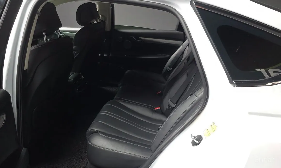 Фото 12 - Genesis G80