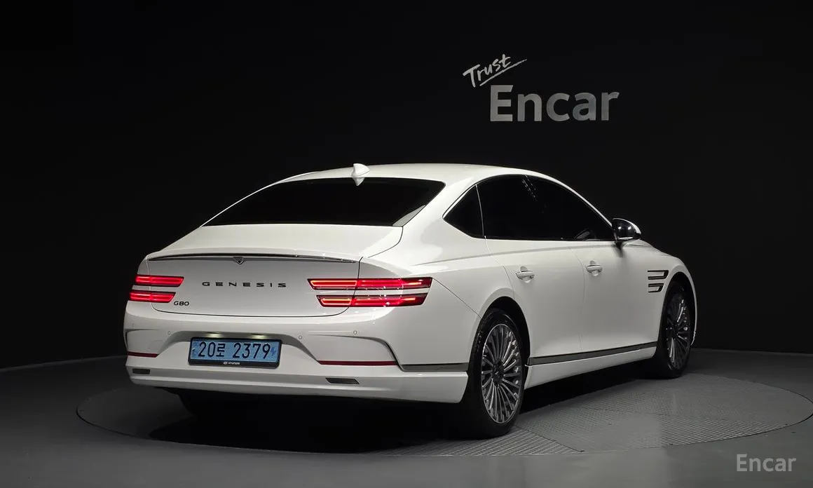 Фото 2 - Genesis G80