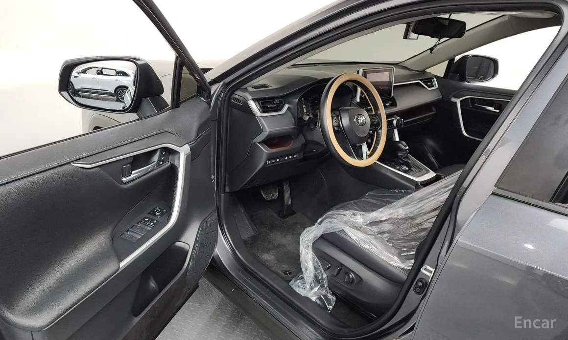 Фото 10 - Toyota RAV4