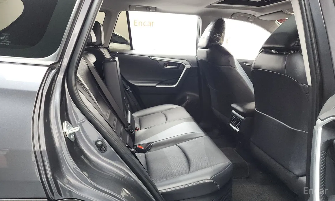 Фото 12 - Toyota RAV4