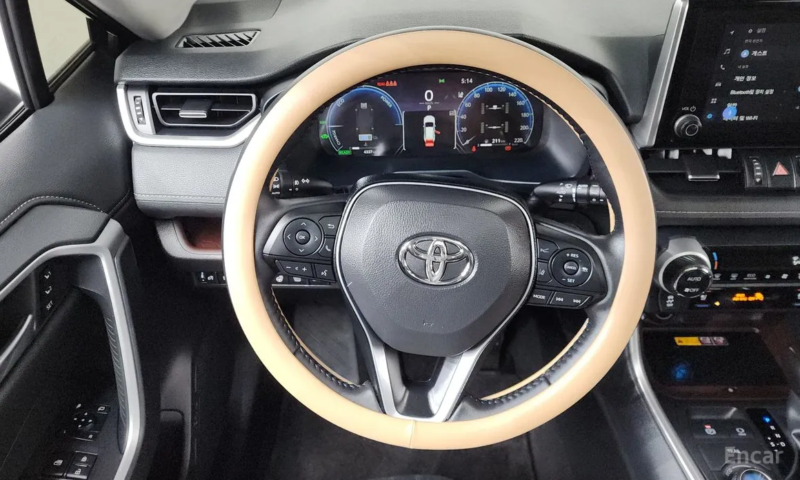 Фото 13 - Toyota RAV4