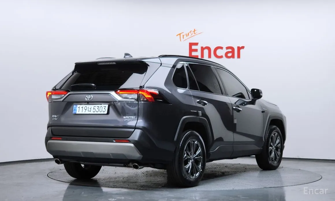 Фото 2 - Toyota RAV4