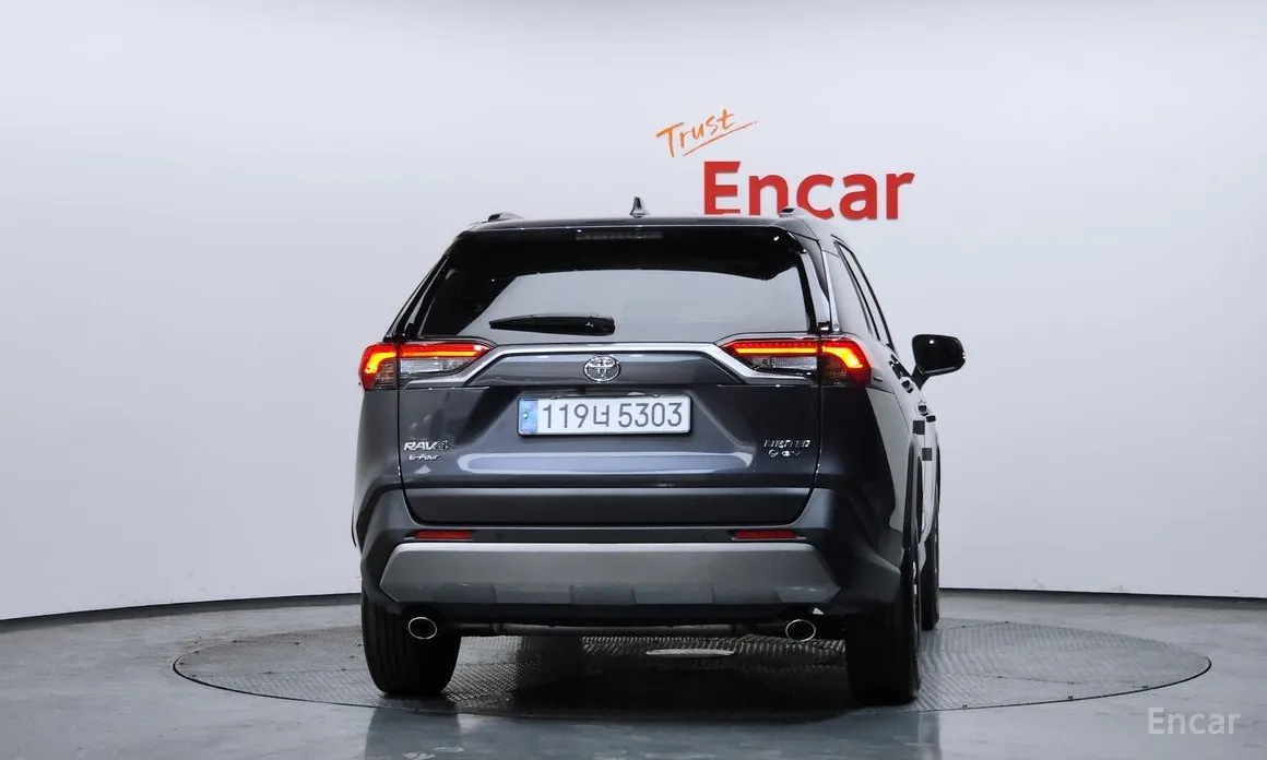 Фото 4 - Toyota RAV4