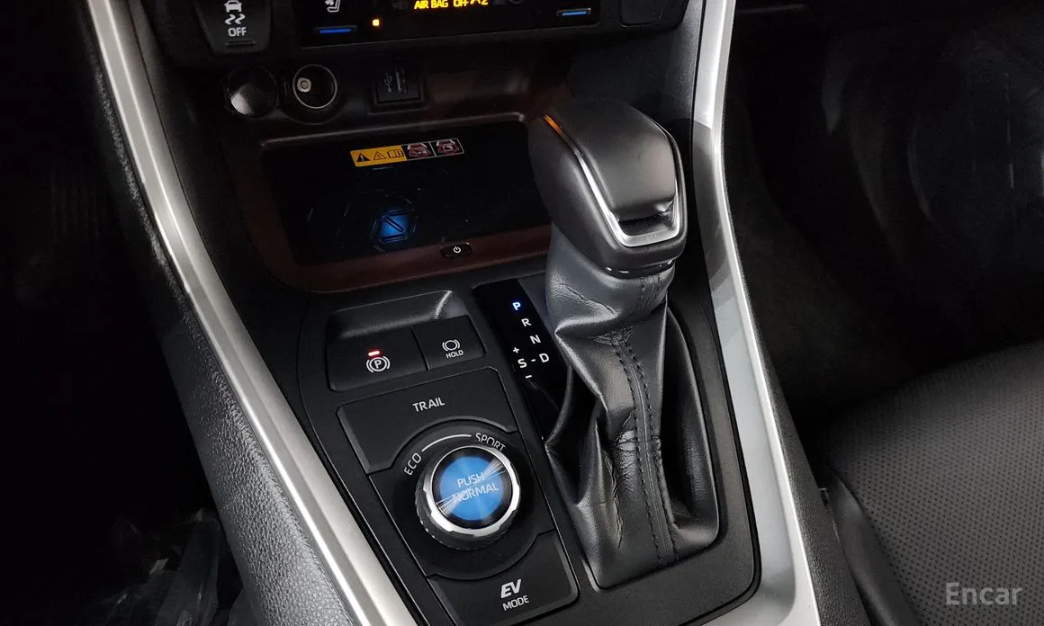 Фото 9 - Toyota RAV4