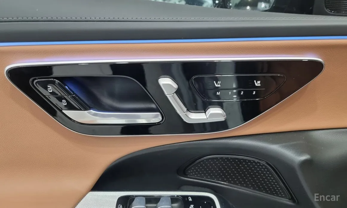 Фото 12 - Mercedes-Benz E-Class