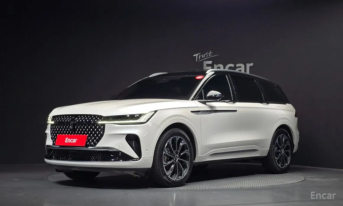 Фото 1 - Lincoln Nautilus