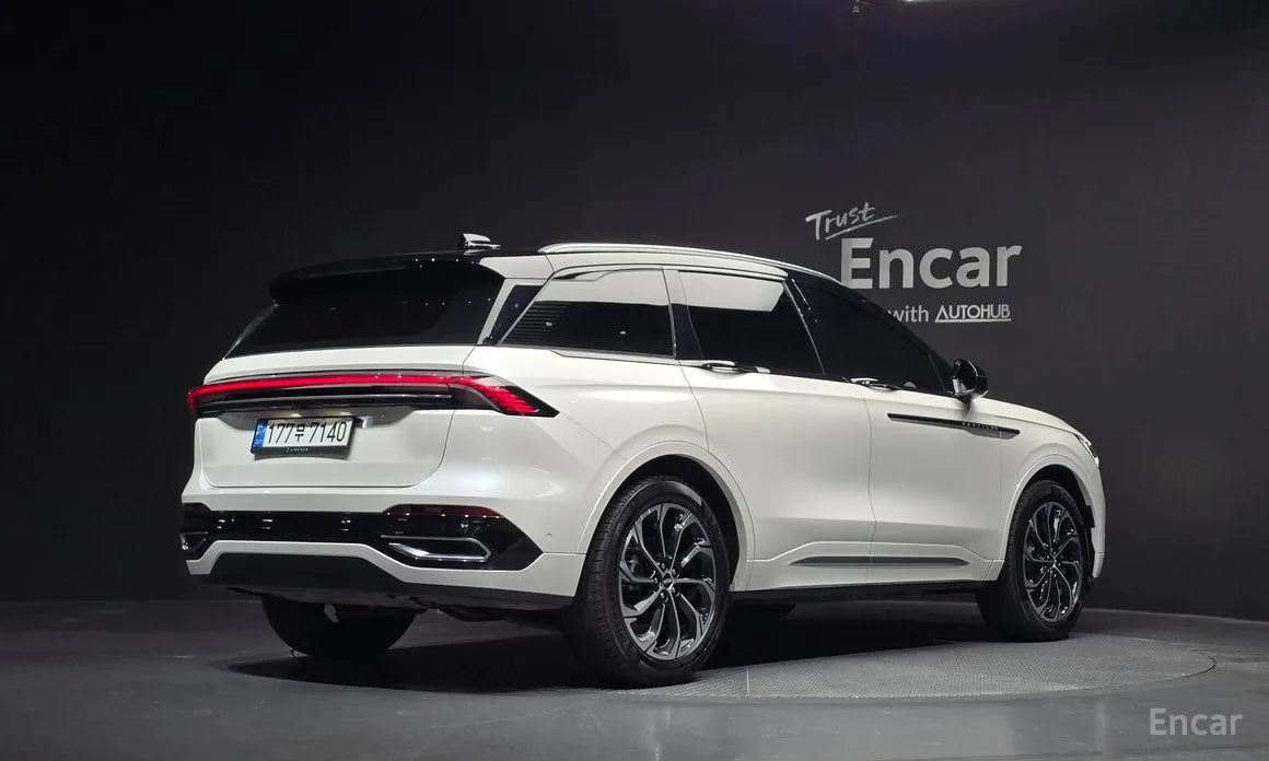 Фото 2 - Lincoln Nautilus