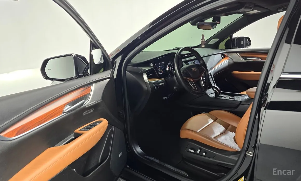 Фото 10 - Cadillac XT5