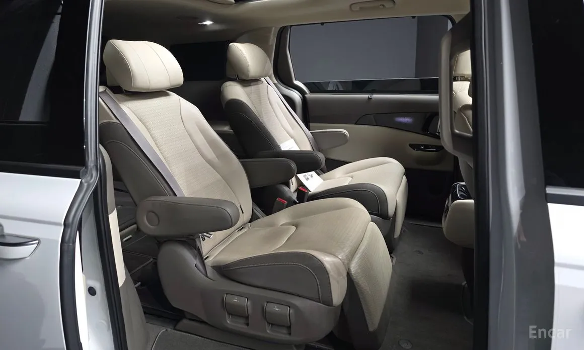 Фото 12 - Kia Carnival