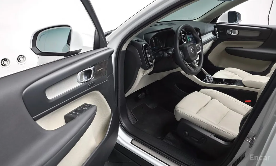 Фото 11 - Volvo XC40