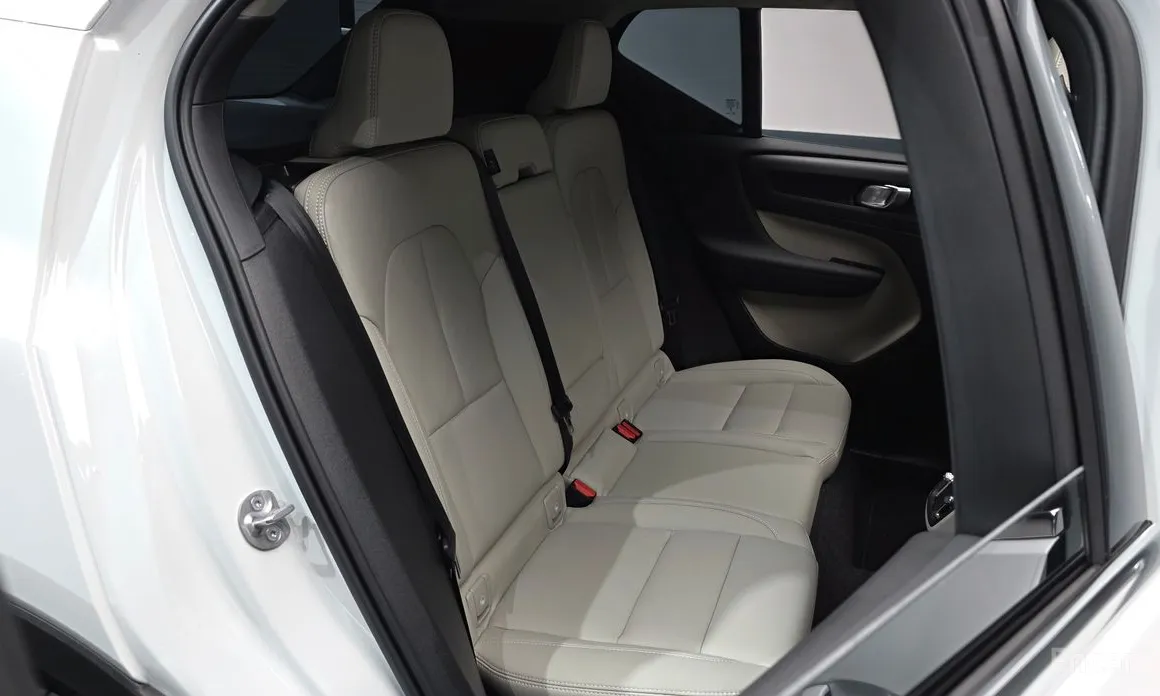 Фото 12 - Volvo XC40