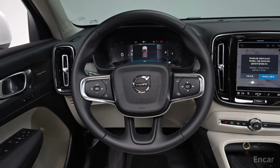 Фото 13 - Volvo XC40